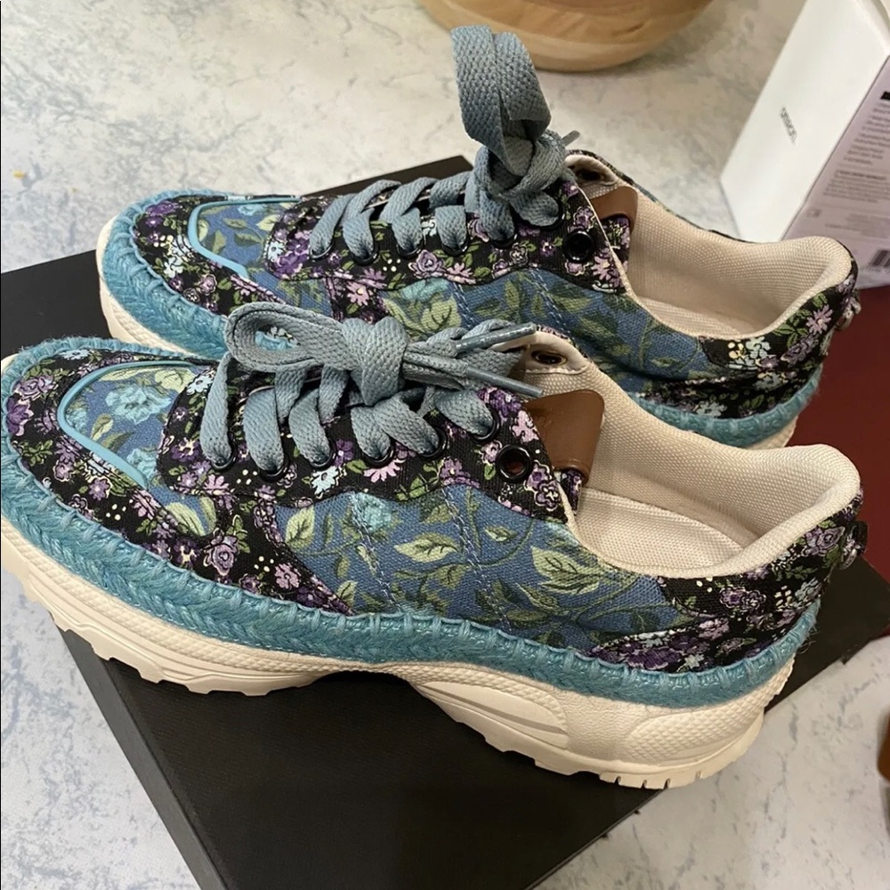 Coach G3625 Espadrille Floral Runner Size 7B